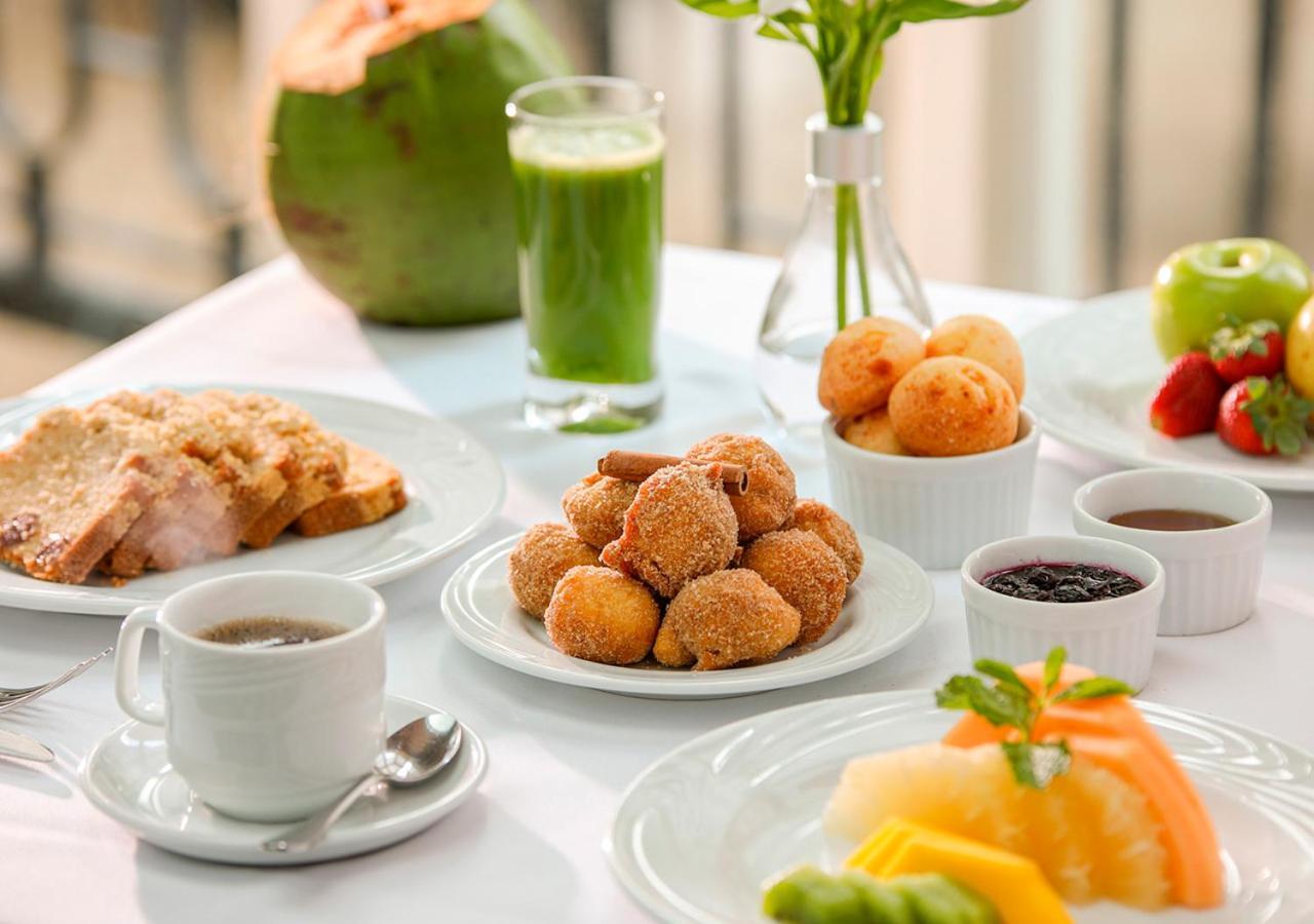 Hotel Gran Estanplaza Berrini São Paulo Zewnętrze zdjęcie A selection of Brazilian breakfast foods