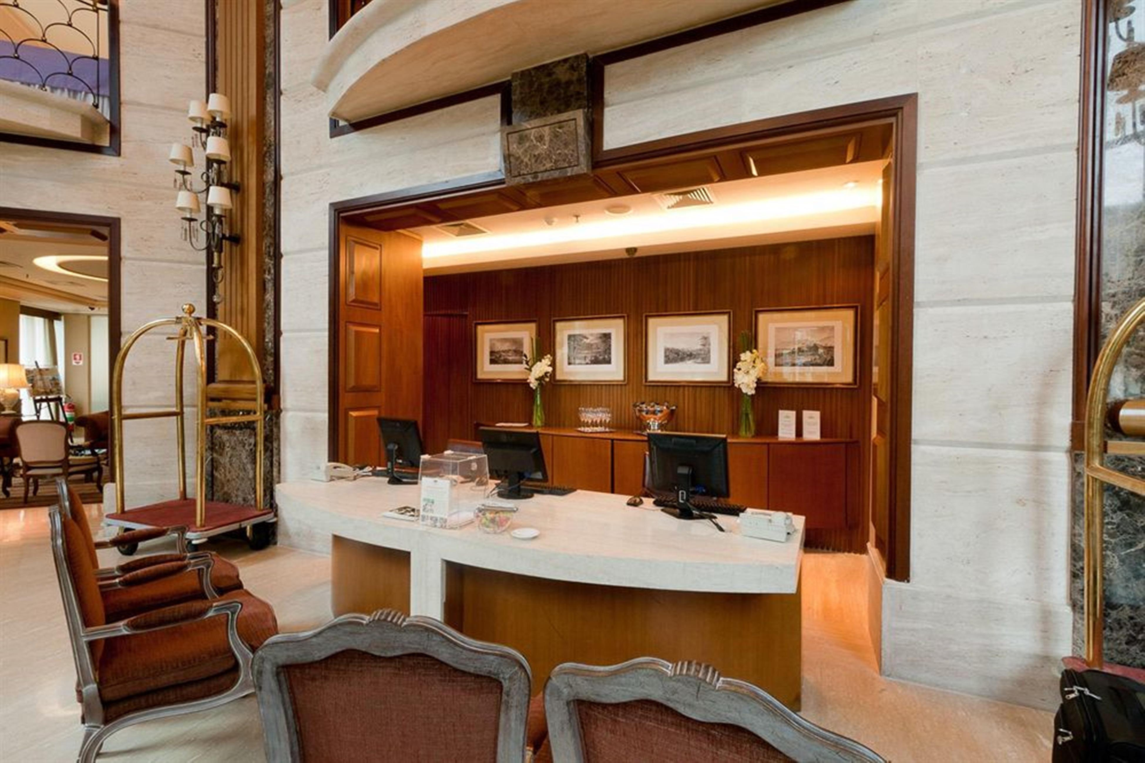 Hotel Gran Estanplaza Berrini São Paulo Zewnętrze zdjęcie Concierge desk at the Ritz-Carlton, Dubai